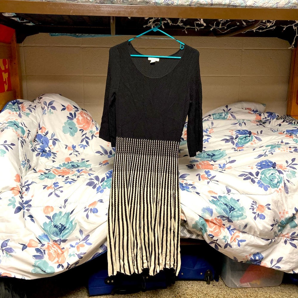 Dress with sleeves